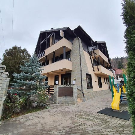 Pensiunea Public House Busteni Ngoại thất bức ảnh