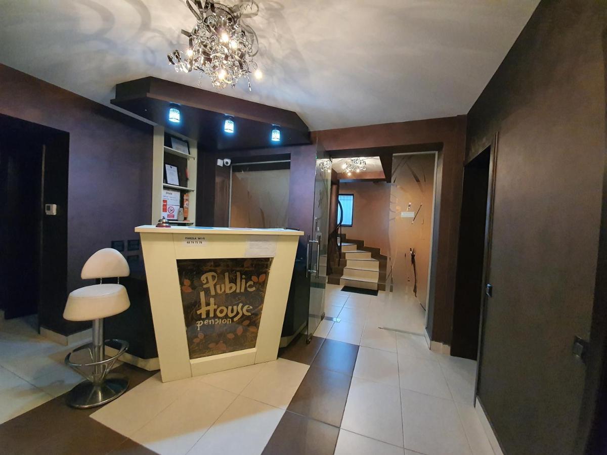 Pensiunea Public House Busteni Ngoại thất bức ảnh