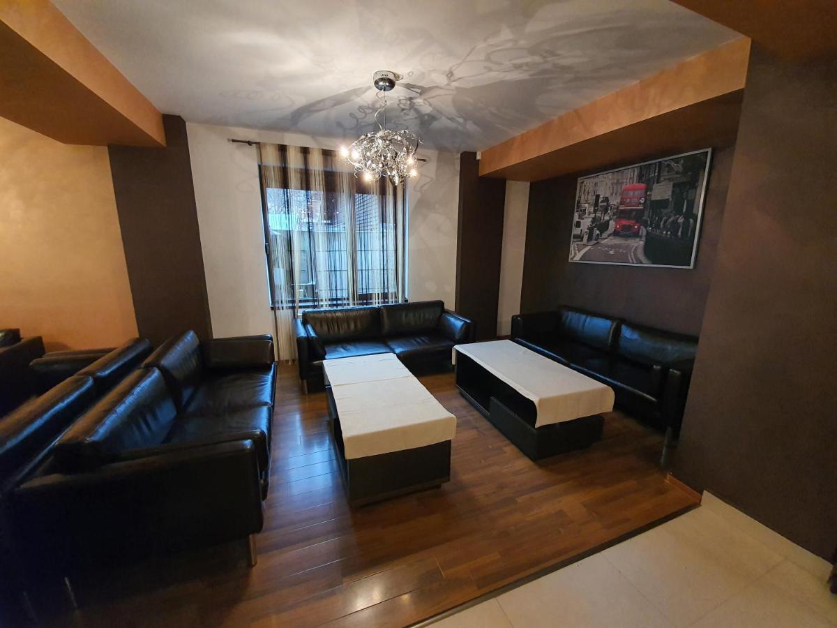 Pensiunea Public House Busteni Ngoại thất bức ảnh